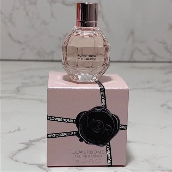 🌸 VIKTOR&ROLF Flowerbomb BRAND NEW 🌸 - Picture 6 of 9